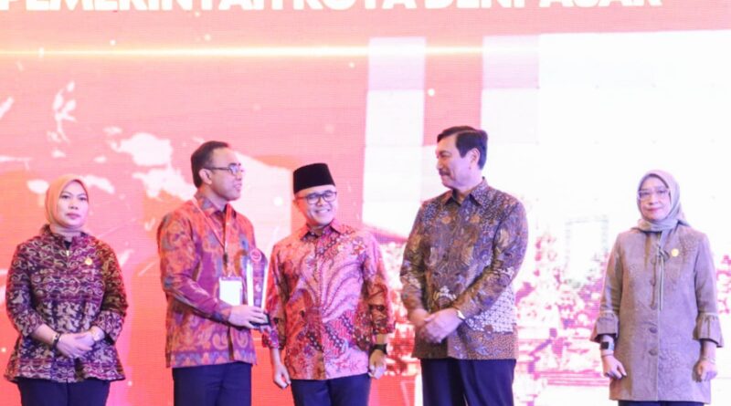 Kota Denpasar Raih Penghargaan Digital Goverment Award Kategori Penguatan Kebijakan SPBE