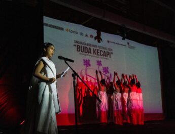 Dari Lontar ke Panggung, Menghidupkan Teks Lama dalam Tubuh Teater