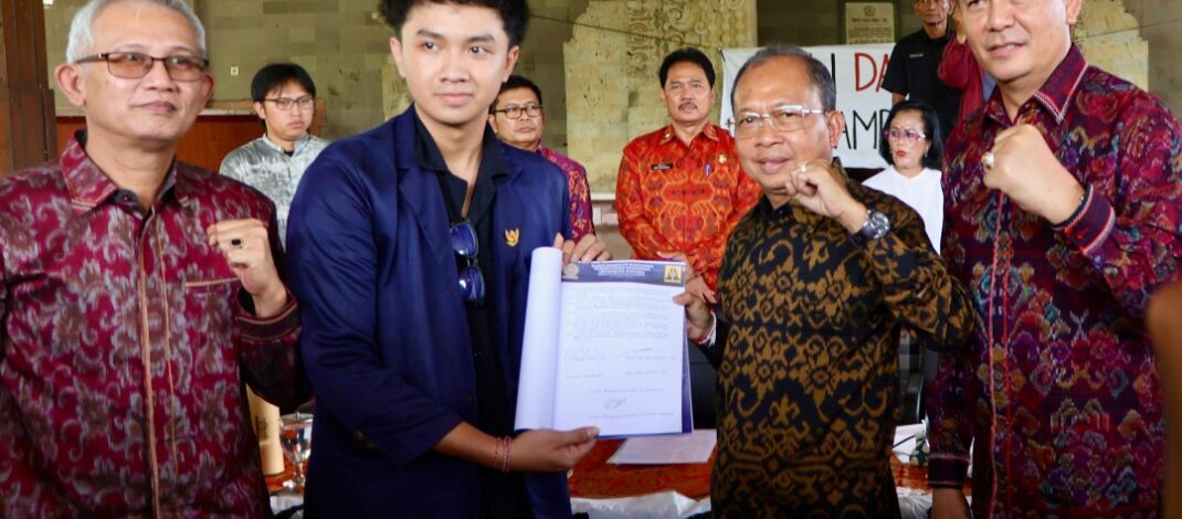 Dialog dengan BEM Unud, Gubernur Koster Tegaskan Spirit Sama Tuntaskan Persoalan Sampah