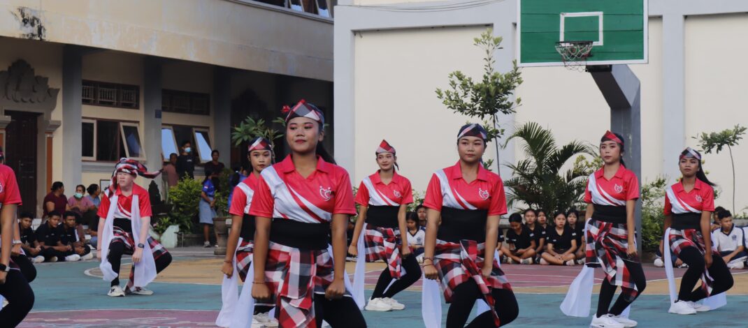 HUT Ke-19 SMK Negeri 2 Seririt Dirayakan dengan Lomba dan Bantuan Sosial