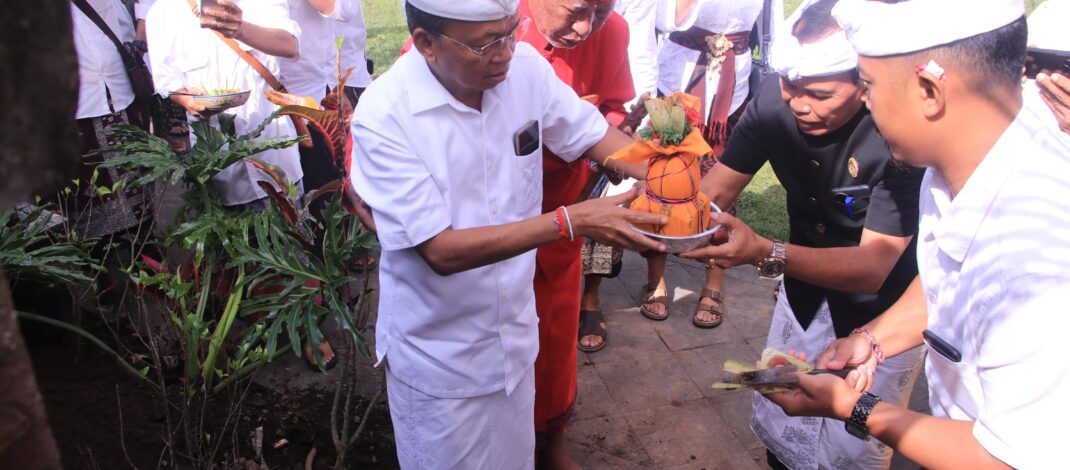 Restorasi Suci Pura Agung Besakih Dimulai, Gubernur Koster Kembalikan Keagungan Parahyangan