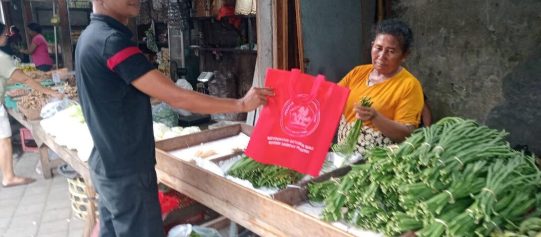 Perumda Pasar Argha Nayottama Tegaskan Komitmen Jaga Kebersihan dan Kurangi Plastik Sekali Pakai