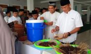 Wabup Buleleng Ramah Tamah di Masjid Agung Jamik, “Cicipi” Kuliner Idul Adha Kampung