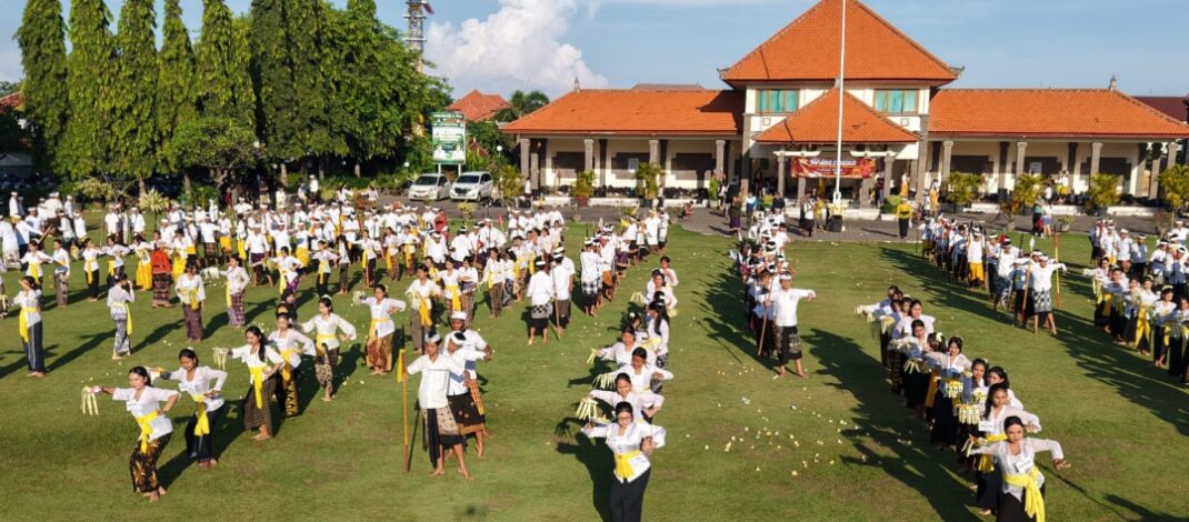 Ribuan Siswa Spendaraja Meriahkan Pagelaran Seni Budaya Kokurikuler