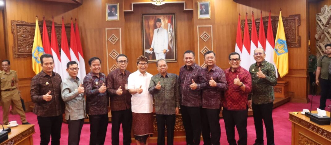 Gubernur Koster Tegaskan Bali Harus Dibangun Bersama, Gotong Royong dan Buang Ego Sektoral