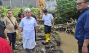 Tinjau Dampak Banjir di Baktiseraga, Bupati Sutjidra Tegaskan Sampah Jadi Masalah Utama Penyebab Banjir