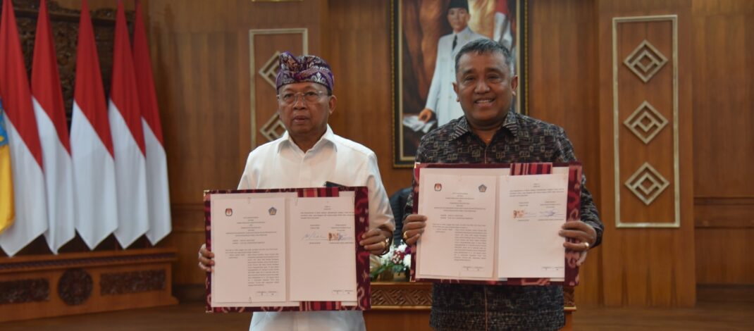 KPU Bali Perkuat Sinergitas, Resmi Teken Nota Kesepahaman dan PKS dengan Pemprov Bali