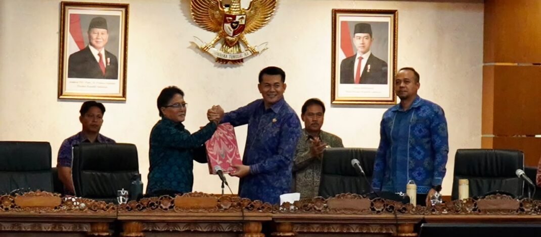 Tanggapi Pandangan Umum Fraksi, Giri Prasta: Masukan Konstruktif, Sinergi Eksekutif-Legislatif untuk Kesejahteraan Krama Bali