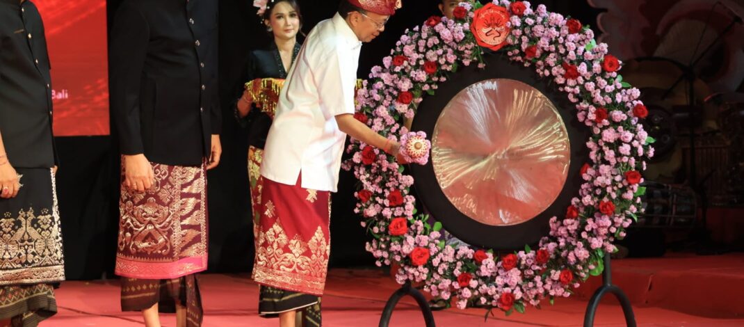 Tutup PKB ke-48 dan Buka Festival Seni Bali Jani VIII 2026, Gubernur Koster: Jangan Bosan, Bali Terkenal karena Budaya