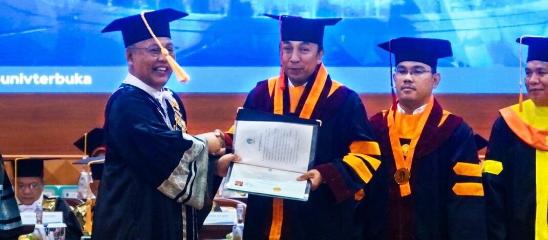 Kepala Bappeda Bali Raih Gelar Doktor Administrasi Publik dari Universitas Terbuka