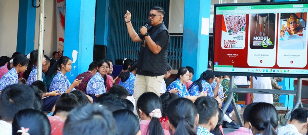Edukasi 2.711 Pemilih Pemula Saat MPLS, KPU Badung Kenalkan Portal Digital Mandiri dcskpubadung.id