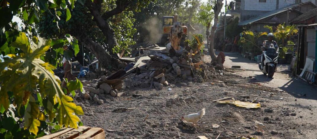 Bupati Sutjidra Pimpin Penataan Sempadan Pantai Singaraja, Wujudkan Pesisir Lebih Tertata