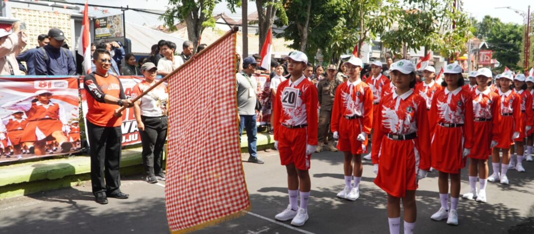 Di Balik Langkah Peserta Gerak Jalan, Ada Dukungan Orang Tua yang Tak Pernah Lelah