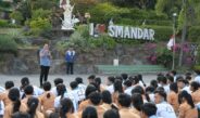 KPU Buleleng Berikan Edukasi Demokrasi kepada 629 Calon Pemilih Pemula di SMAN 2 Banjar