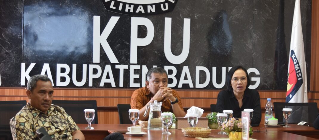 Mengawal KPU Badung Menuju WBK, KPU Bali Dampingi Tahapan Wawancara TPN KemenPANRB
