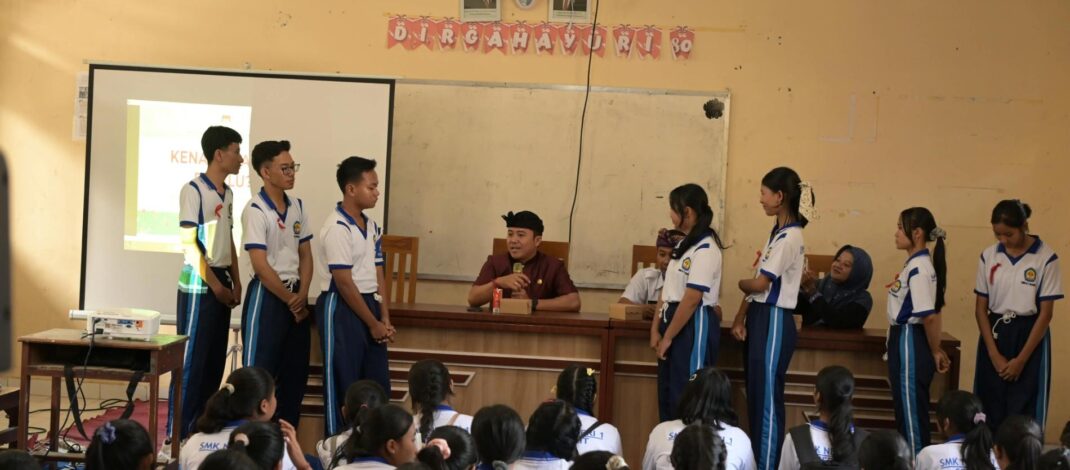 KPU Buleleng Ajak Siswa SMKN 1 Seririt Kenali Demokrasi dan Siapkan Diri Menjadi Pemilih Cerdas
