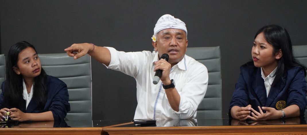 Edukasi Demokrasi Kampus, KPU Bali Fasilitasi Pembekalan Panitia Pemilu Raya FISIP Unud