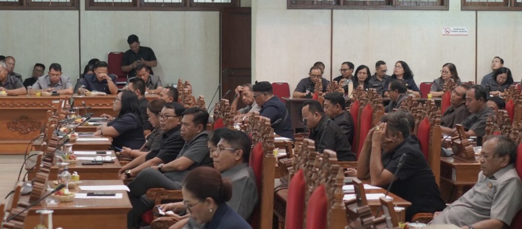 Rapat Paripurna DPRD Buleleng: Bupati Sampaikan Penjelasan Dua Ranperda Strategis