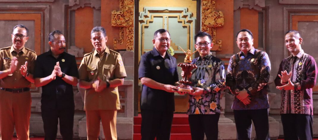 Dorong Birokrasi Inovatif, Bupati Sutjidra Resmikan ASN Corporate University dan Si Bijak Paten
